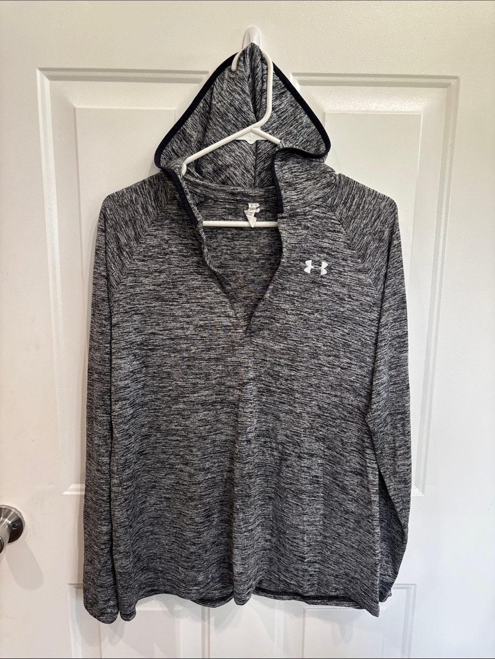 Under Armour Women's Heathered Gray Performance Hooded Pullover Size Large
